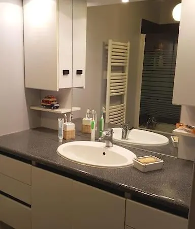 Appartement Tout Equipe Pour 4Per Parking Privatif Suresnes Exterior photo